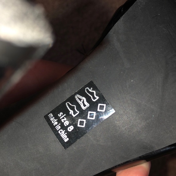 Black heels - Picture 3 of 4